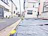 外観：ほんの少しのこだわり。ちょっとした色使いがその家がもつ雰囲気、趣（おもむき）を携え、暮らす家族や訪ねてくる友人・知人に新鮮な香りを運んできます。