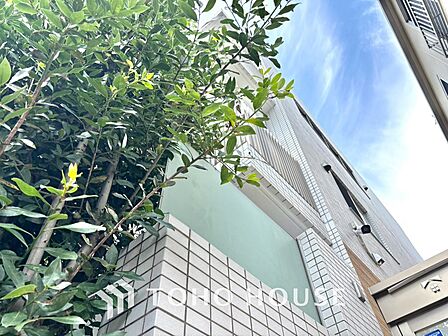 ほんの少しのこだわり。ちょっとした色使いがその家がもつ雰囲気、趣（おもむき）を携え、暮らす家族や訪ねてくる友人・知人に新鮮な香りを運んできます。