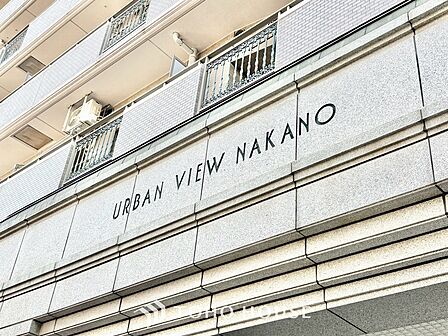 ◆間接照明◆オレンジ色の光が僕達を大人な気分にさせる。静かで優しく語りかけるその光は、今日の終わりを告げてくれ、でも明日にはいい事が必ず来るよ。そんな囁きが聞こえてくる