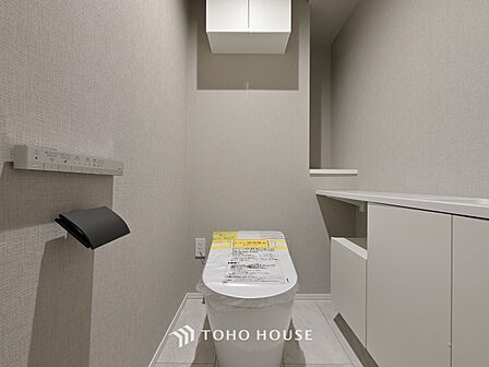 大きく開け放たれた壮大な景色。都内にいることを忘れさせてくれる自然豊かな分譲地。風がそよぎ、青空が歌い、太陽が微笑んでくれる幸せな住まい。