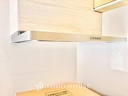 キッチンは家族の絆を育む大切な空間。シンプルで使い易いシステムキッチンで愉しく作る料理は愛情のある美味しいご馳走に。家族で使えるダイニングキッチンです。