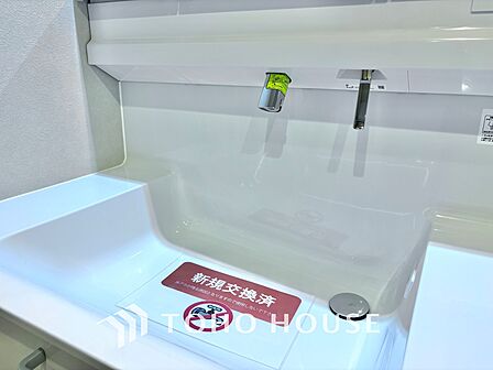 気持ちの良い朝をつくりだし、夕方には笑顔を取り戻させてくれるミラー。パウダールームはいつでも本来の自分を取り戻せる空間。明るく仕上げてあります。