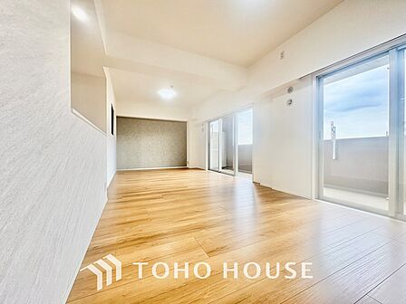 【LIVING】家族みんなが集うこの場所で、あなただけのSTORYを。あなたが笑い、家族が笑い、幸せが溢れる夢のような毎日を。