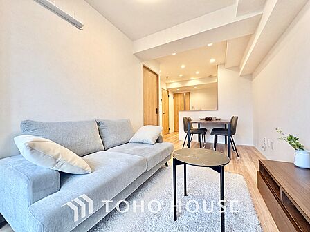 ここにはみんなが集い、食事と楽しい会話が始まる。話に夢中になりすぎて、ついつい時を忘れ夜に