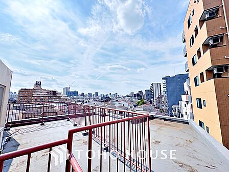 ほんの少しのこだわり。ちょっとした色使いがその家がもつ雰囲気、趣（おもむき）を携え、暮らす家族や訪ねてくる友人・知人に新鮮な香りを運んできます。