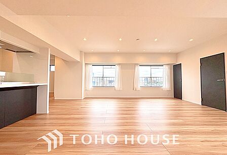 ◆瀟洒な空間◆落ち着きのある彩が見事に調和させた瀟洒な空間を演出。ここに集まる家族の会話と笑顔が絶え間なく続く幸せな空間。