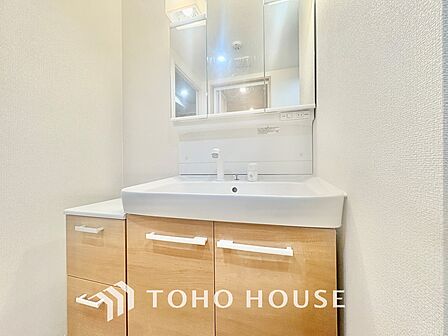 【WASHROOM】◆快適◆煌びやかな暮らしの中にも忘れたくない快適さ。大きな収納が助けてくれます。