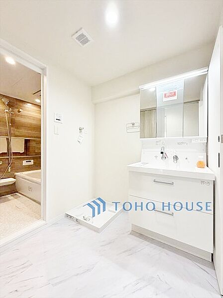 【WASHROOM】◆快適◆煌びやかな暮らしの中にも忘れたくない快適さ。大きな収納が助けてくれます。