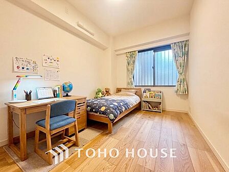 ※生成AIによるイメージです。家具・小物は販売価格に含まれません。【PRIVATE ROOM】◆属毛離裏◆子は父を手本とし、母に愛育されて成長する。家族の深い繋がり。いつまでも大切にしたい。