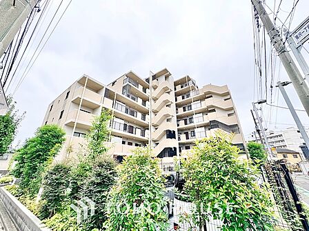 【そよぐ風、緑の香り】澄み切った空気。移ろう季節の中、ゆっくりと流れる時間を、大切な人と愛でる至福。幸せを噛みしめる穏やかな生活。