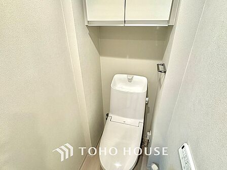 【トイレ】落ち着いた空間に仕上がっており快適にご使用できそうです。
