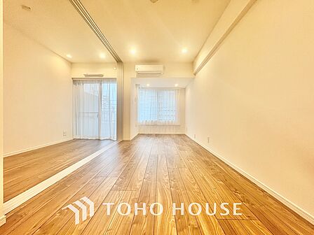 【LIVING】◆眩い◆光が燦々と入り、家族の笑顔を照らす。「いつまでも続いて」と願う夢のような毎日がここにある。