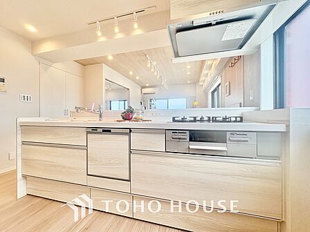 【KITCHEN】愛おしい家族との団欒の時間をより一層幸せなものに感じさせる煌びやかなLDK。輝かしい毎日が待っています。