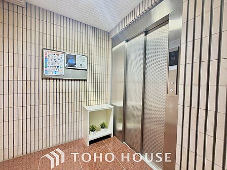 喧噪から離れ広々した寝室でゆったりと過ごす。そんな寛いだ休日もあっていい。だって『何もしない時を楽しむ』そんな贅沢な時間を愛する