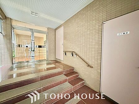 緑と都市が調和する、新しい暮らしの舞台。テラスで、心地よい日常と未来をゆったり育む住まい。