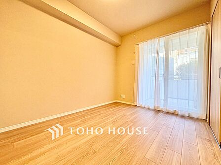 リビングに隣接する洋室は、引き戸を開けて一体利用も可能。くつろぎの空間やワークスペースなど、暮らしに合わせて使えます。