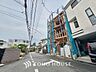 周辺：【外観】整った街並みに映える外観デザイン。住環境の良さを感じられる住まいです。