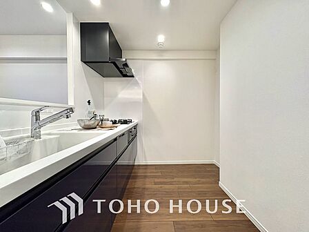 【KITCHEN】◆ワクワク◆開放的で機能性も高いシステムキッチン。お子様は毎日のご飯にワクワク!