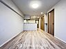 リビング/ダイニング：【Quietness】プライベートなお部屋では静かに時を過ごしたい。読書をして、物思いにふける・・光りに満たされた安らぎの空間をがここにはあります。