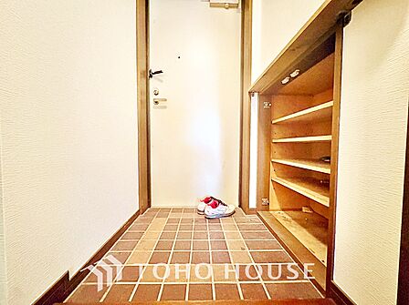 【Exterior】整ったフォルムが印象的な佇まい。シンプルだからこそ美しい設計。街と調和する住まいです。