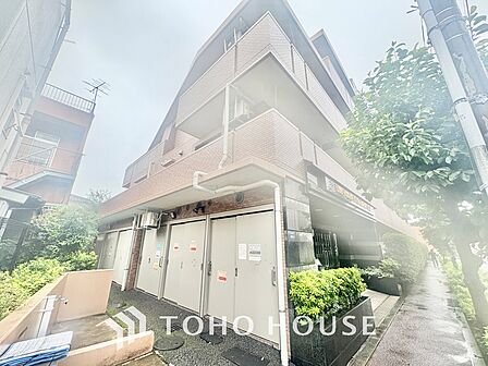 *改装中*ホワイト調のクロスと温もり溢れるモダンカラーの床材が見事に調和した本邸宅は、毎日の生活を少しでも快適に過ごして頂ける様に落ち着いた雰囲気作りから行っています。