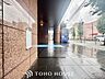 エントランス：流れる時をより芳醇なコーヒーの様な色彩奏でるアダージョ。そして情景豊かな作品のような暮らしがイメージできる。