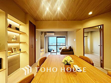 【LIVING】◆眩い◆光が燦々と入り、家族の笑顔を照らす。「いつまでも続いて」と願う夢のような毎日がここにある。