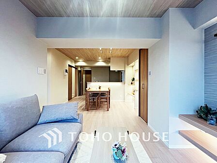 【LIVING】◆扉を◆開くとこの景色。家族の”おかえり”の声が聞こえてきそう。