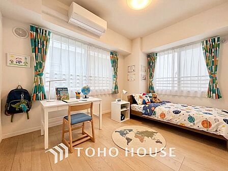 ※生成AIによるイメージです。家具・小物は販売価格に含まれません。【PRIVATE ROOM】◆属毛離裏◆子は父を手本とし、母に愛育されて成長する。家族の深い繋がり。いつまでも大切にしたい。