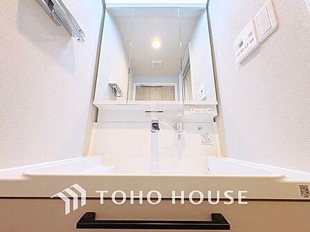 【WASHROOM】◆快適◆煌びやかな暮らしの中にも忘れたくない快適さ。大きな収納が助けてくれます。