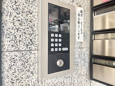 不要なセールスや不審者をシャットアウトし静かで快適なシステムは私達に恙ないライフスタイルを与えてくれます。