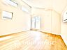 リビング/ダイニング：【Living Room】帰宅後、ほっと一息つける場所。家具配置により、暮らしのサイズ感もイメージしやすく。毎日を整えるリビングです。