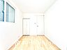 その他：【Bedroom】深呼吸したくなる静けさ。家具配置を想定しやすい整った形状。落ち着きある毎日を支える空間です。