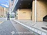 エントランス：【House of the Sun】太陽の温かな光がお家全体を照らす。そこには目を輝かせ笑顔で見つめてくれる君がいて、「ただいま」の言葉がこだまする。そんな君の瞳に恋している。