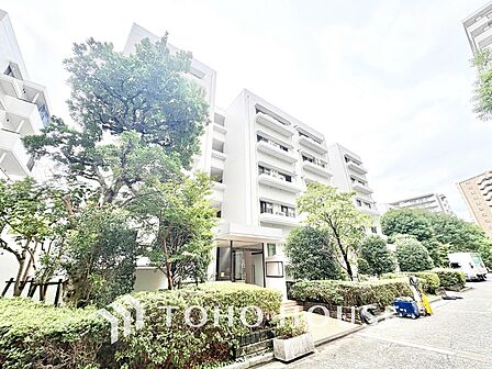 【Exterior】街並みに溶け込みながらも、確かな存在感。