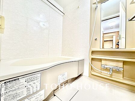 【浴室】一日の疲れをゆっくり癒してくれる、落ち着いた浴室空間です。