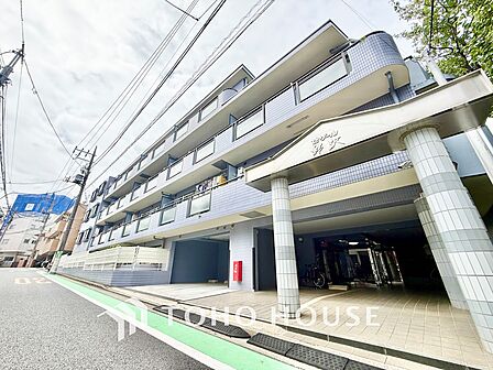 ◆共有空間◆些細な事でほっぺを膨らまして怒る君。それでも僕達はこれからも一緒だよ。喧嘩をしても離れたくないから一つはさんだ同じ場所にいる。分かるよ。そこに君が