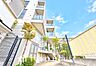 外観：街並みに自然と馴染む、落ち着いた佇まい。毎日帰る場所として心地よさを感じられる外観です。