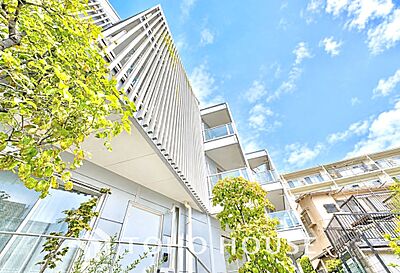 外観：洗練されたファサードが印象的なマンション。日々の暮らしを心地よく包み込む、品格ある佇まいが魅力です。帰宅するたびに気分が高まります。