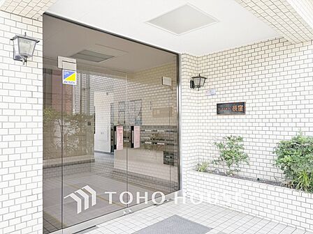 【ENTRANCE】◆家族◆家で家族と過ごす時間は限られている。帰りを待つ家族の元へと急ぐときの弾む思い。そんな思いを引き立てる邸宅。
