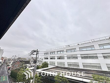バルコニーからの眺望は開放感にあふれ、心安らぐひととき。