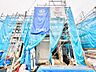 リビング/ダイニング：扉を開けた瞬間に広がる、洗練された雰囲気の玄関空間。外の喧騒を忘れさせてくれるような落ち着きがあり、「帰ってきてよかった」と心から思える、安心感と温もりに包まれたマイホームの入り口です。