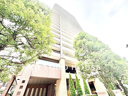【外観】堂々としたフォルムが印象的な外観。帰宅するたびに安心感を与えてくれるマンションです。