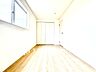 寝室：【居室】シンプルで使いやすく、どんな家具にも馴染む居室です。