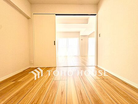 【居室】シンプルで使いやすく、どんな家具にも馴染む居室です。