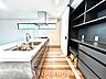 キッチン：【Kitchen】一歩一歩踏みしめる喜びを。光り眩い羨望のリビングへ。一歩一歩を踏みしめて家族の集う幸せの場所へ。すべてがクライマックスのマイベストホーム。