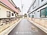 周辺：◆緑豊かな住彩る閑静な住宅街◆青空が映える綺麗に整った道路環境。交通量が少なく静かなエリアのため、小さなお子様のお散歩や毎日の通学・買い物も安心感を持って過ごせる快適な住環境です。