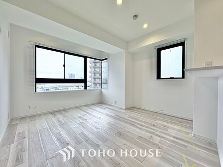 叶えたかったのは落ち着きのあるナチュラルな風合い、そして開放感があるリビング。優雅な気分に浸れる幸せな時間を家族が自然と集まりたくなるこの空間で。
