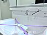 洗面：気持ちの良い朝をつくりだし、夕方には笑顔を取り戻させてくれるミラー。パウダールームはいつでも本来の自分を取り戻せる空間。明るく仕上げてあります。
