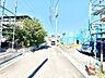 外観：【前面道路】前面道路はゆとりのある幅員で、お車の出し入れもスムーズに行えます。